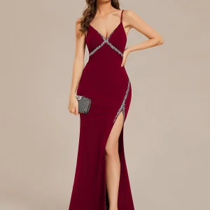 Robe de soirée moulante simple à bretelles spaghetti et fente haute avec strass