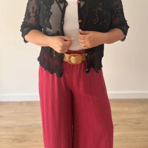 Gilet noir en dentelle boutonné