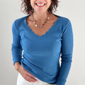 Pull moulant col V Bleu