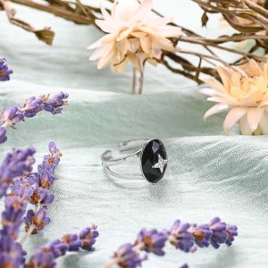 Bague à pierre noire