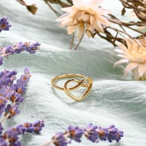 Bague dorée à design cœur