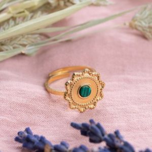 Bague motif fleurs à pierre verte