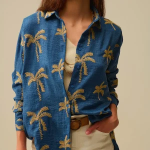 Chemise bleue avec broderie de palmier beige