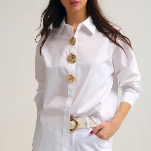 Chemise en coton popeline décontractée blanche avec boutons décoratifs dorés