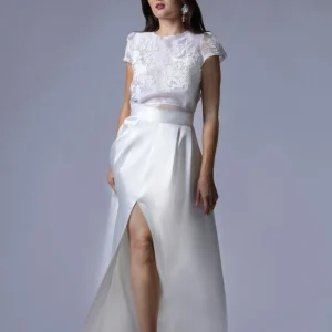 Haut de Mariée en Organza avec Broderies Florales et Boutons Perlés – MILA