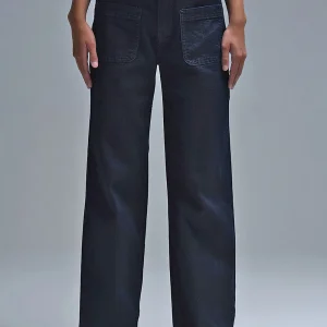 Jean droit marine avec pochettes en bleu profond