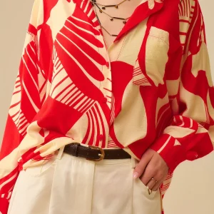 Polo rouge à imprimé abstrait