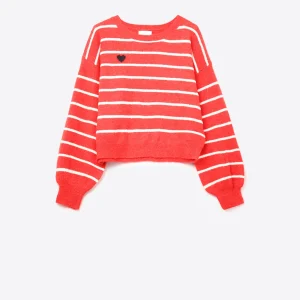 Pull en maille rayée rouge avec détails en forme de cœur rouge
