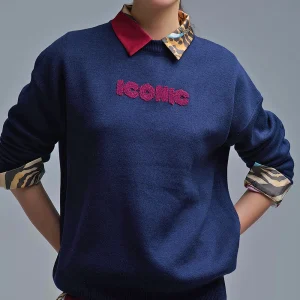 Pull ICONIC brodé avec imprimé Global Tour dans le dos en bleu marine