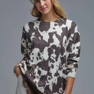 Pull imprimé vache marron et beige en maille extra douce