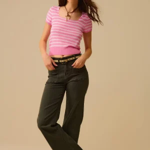 Pull rayé à encolure carrée rose et blanc