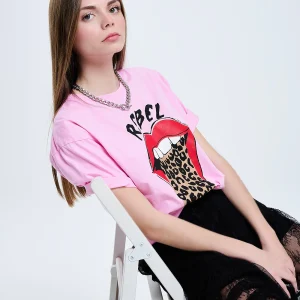Tee-shirt graphique rose Rebel avec languette imprimée léopard