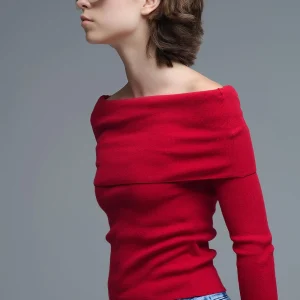 Top chic en tricot rouge à épaulettes