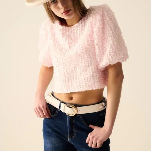 Top rose avec des détails en sequins et des manches bouffantes